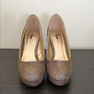 Fioni Night Shimmering Gold Heels